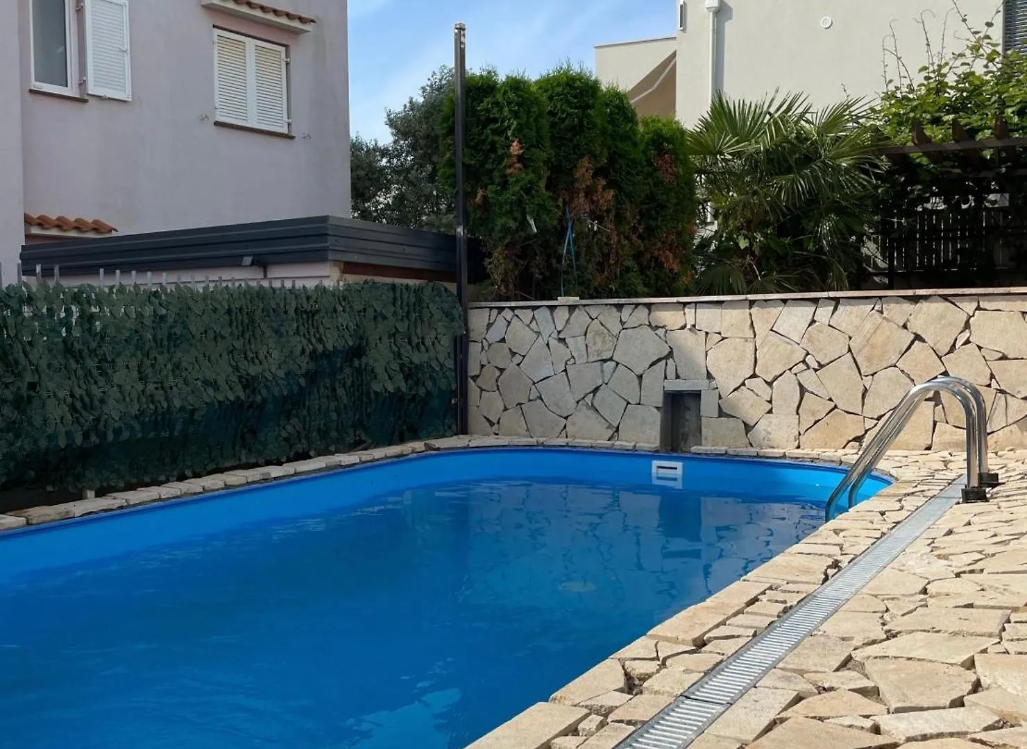 App Rebecca - Private Pool Apartment Brtonigla