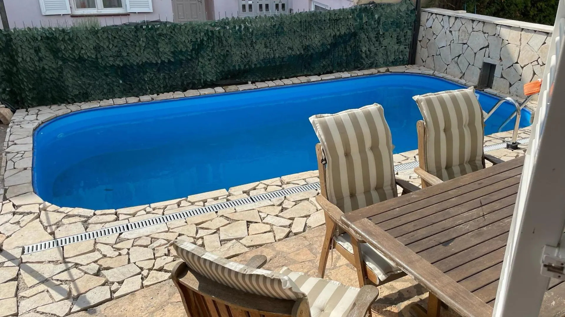 App Rebecca - Private Pool Apartment Brtonigla