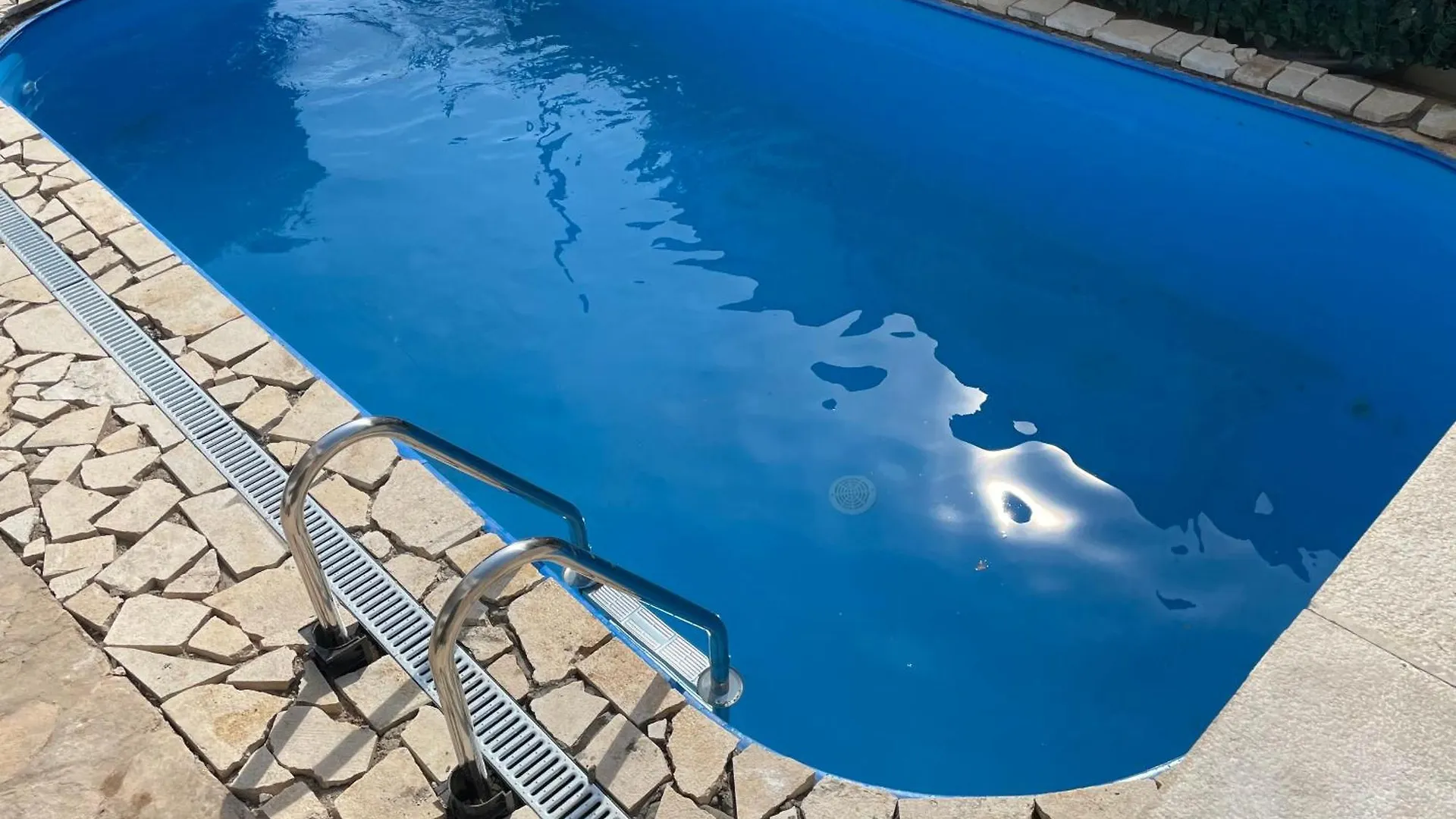App Rebecca - Private Pool Apartment Brtonigla