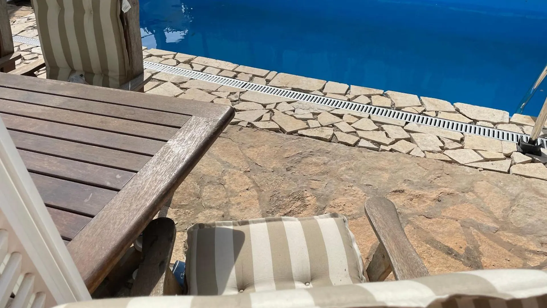 App Rebecca - Private Pool Apartment Brtonigla