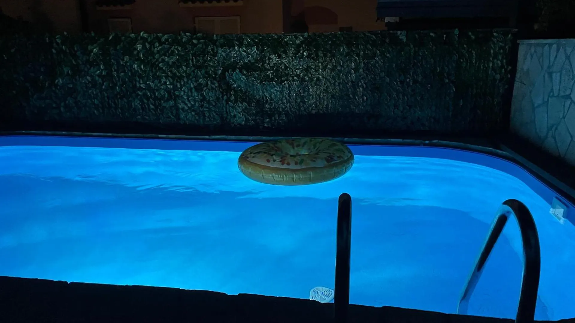 App Rebecca - Private Pool Apartment Brtonigla